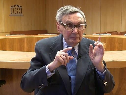 Marian Turski przemawia w Muzeum Historii Żydów Polskich POLIN.