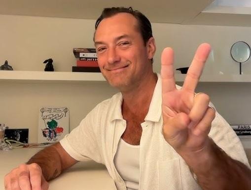 Jude Law odbiera nagrodę BAFTA za film 