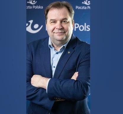 Sebastian Mikosz podpisuje umowę z partnerem LOT.