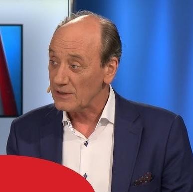 Dariusz Szpakowski i Grzegorz Mielcarski komentują grę FIFA.