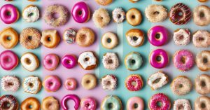 Ile kalorii ma donut? Sprawdź kaloryczność i wartości odżywcze!