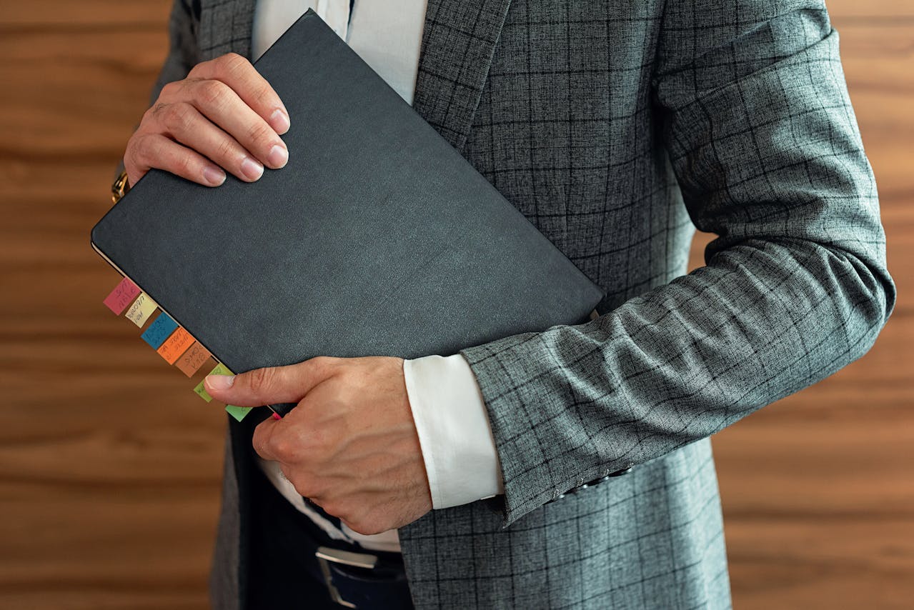 Teczki reklamowe — praktyczny nośnik marki i dokumentów